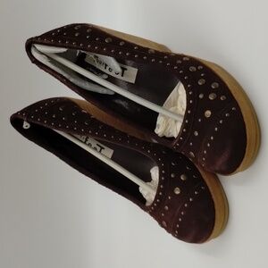 On Your Feet Cypress Suede wedge heels 7.5 dark Brown with brad accents